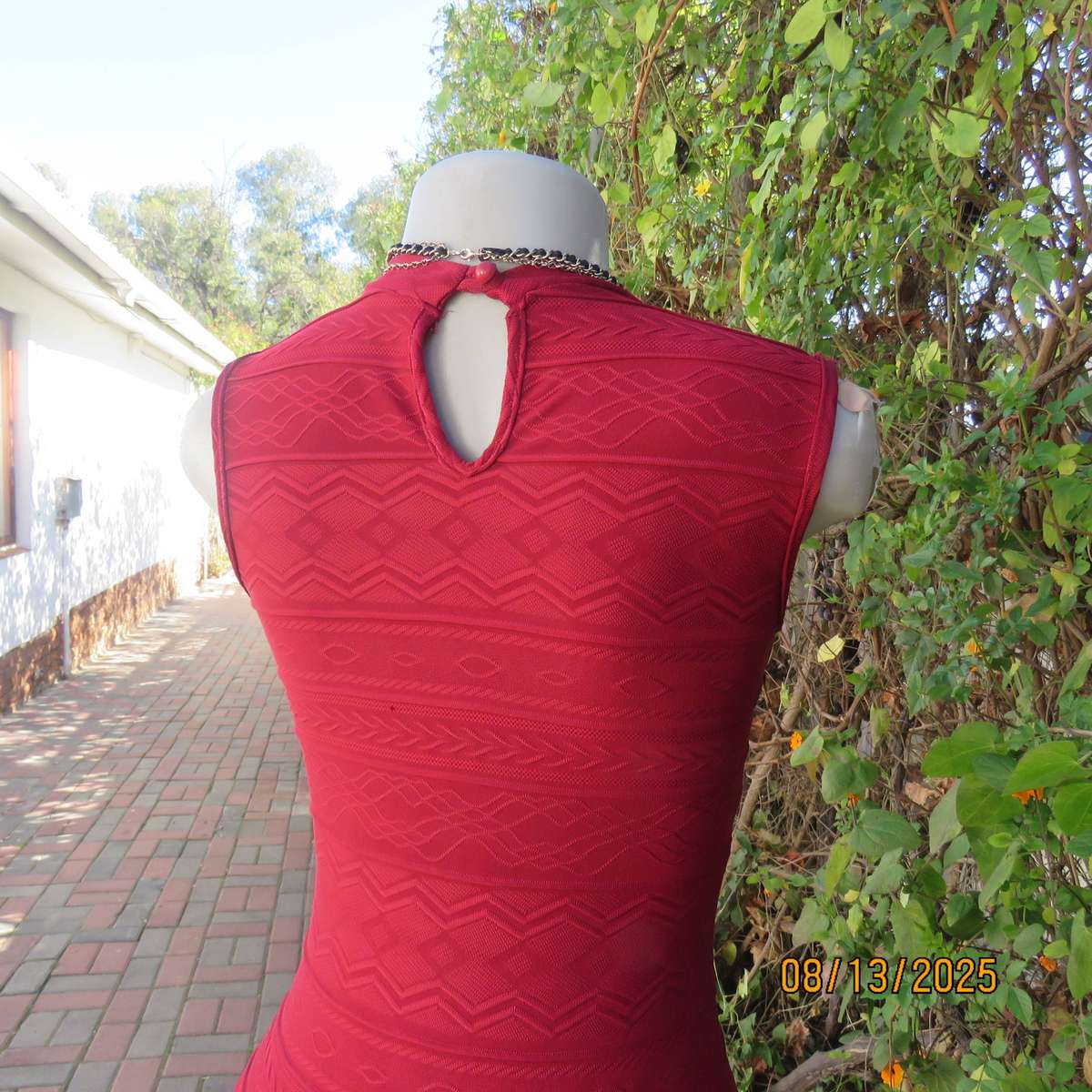 Maroon bodycon slip over embossed stretch polyester size 30 dress.