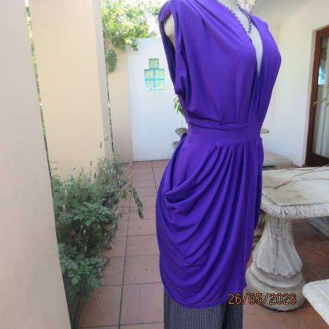 Purple long top with low V neckline, waist pleats & side pockets - Size 36