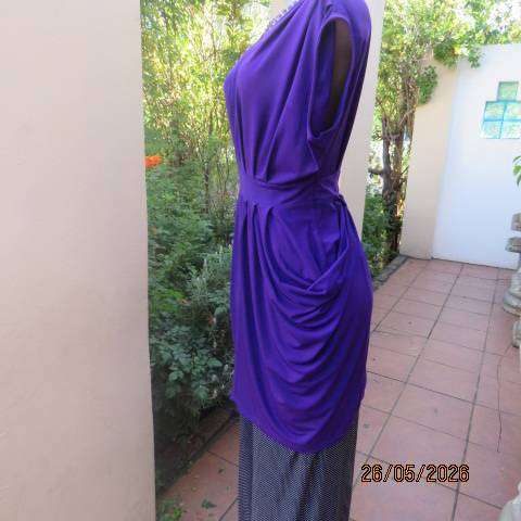 Purple long top with low V neckline, waist pleats & side pockets - Size 36