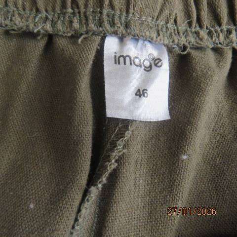 Crocodile green cropped pant in linen-polyester blend. Side pockets. Size 46