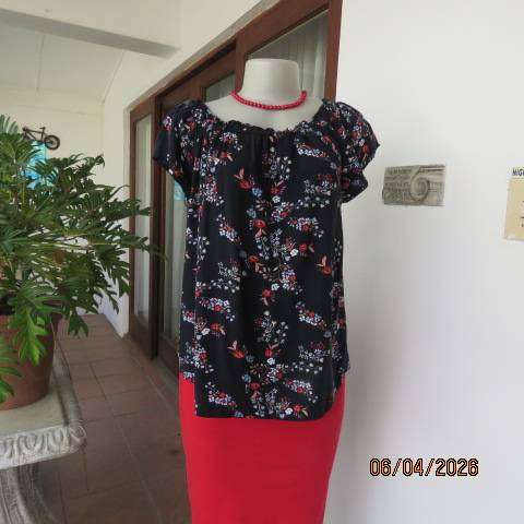 Dark navy off-shoulder crimson and light blue floral print top size 38