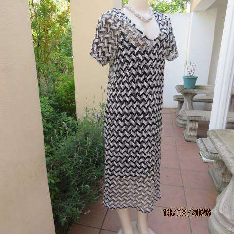Black and white zig-zag pattern see-through polycotton short sleeve shift dress size 40