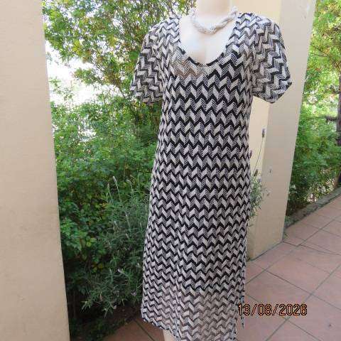 Black and white zig-zag pattern see-through polycotton short sleeve shift dress size 40