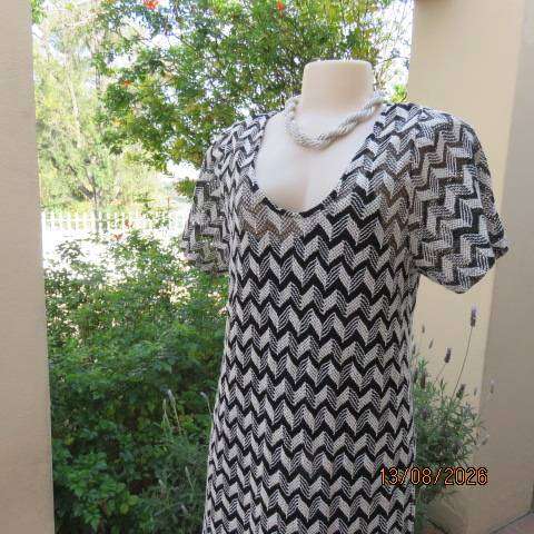Black and white zig-zag pattern see-through polycotton short sleeve shift dress size 40