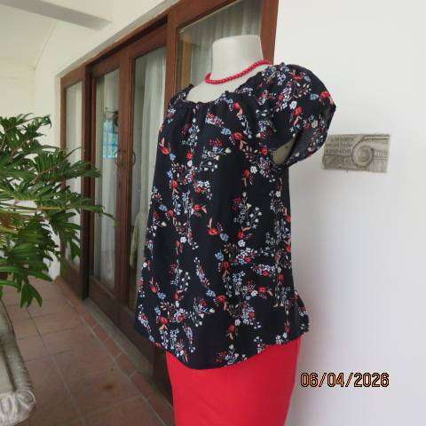 Dark navy off-shoulder crimson and light blue floral print top size 38