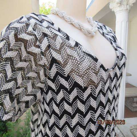 Black and white zig-zag pattern see-through polycotton short sleeve shift dress size 40