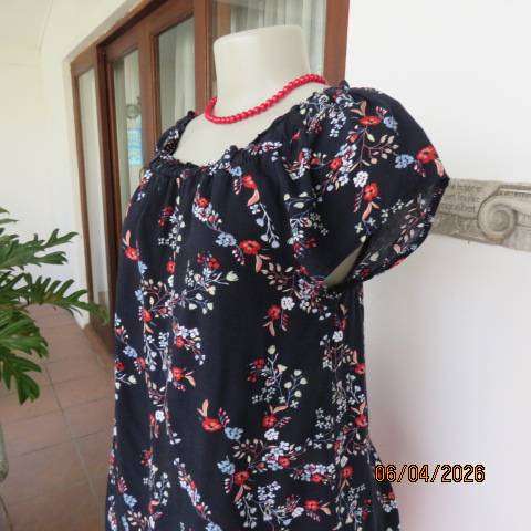 Dark navy off-shoulder crimson and light blue floral print top size 38