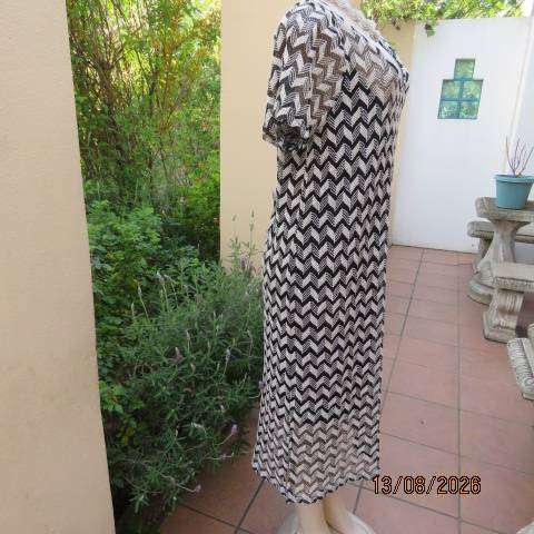 Black and white zig-zag pattern see-through polycotton short sleeve shift dress size 40