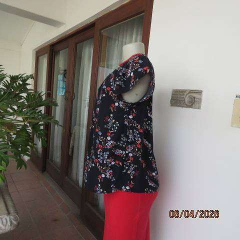 Dark navy off-shoulder crimson and light blue floral print top size 38