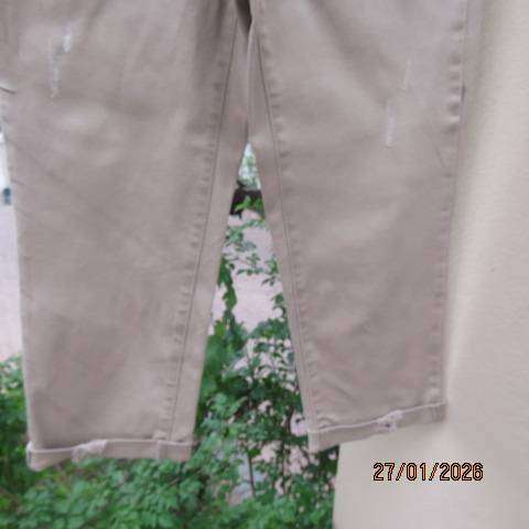 TIME & TRU beige 100% heavy stretch cotton distressed look pants. Size 28.