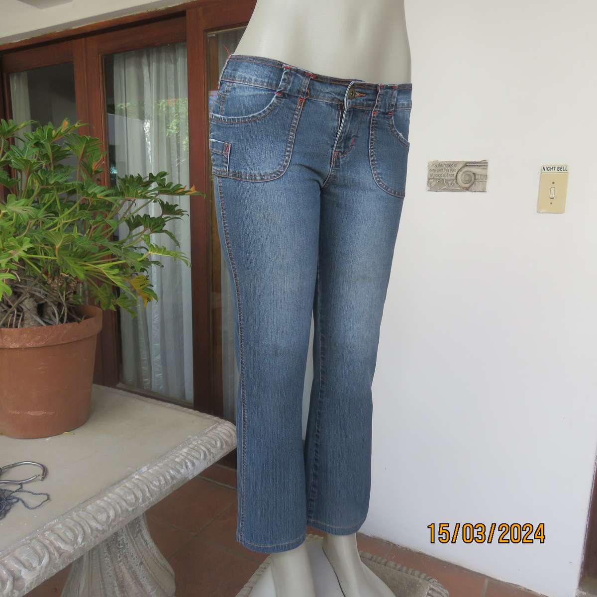LEGIT light fit size 34 blue denim stretch cotton jeans. Bootlegged.