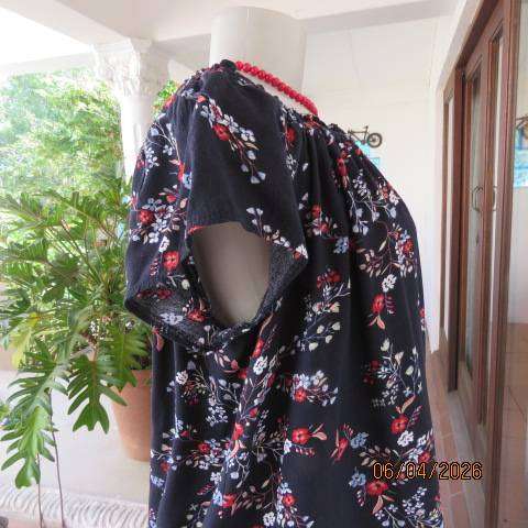 Dark navy off-shoulder crimson and light blue floral print top size 38