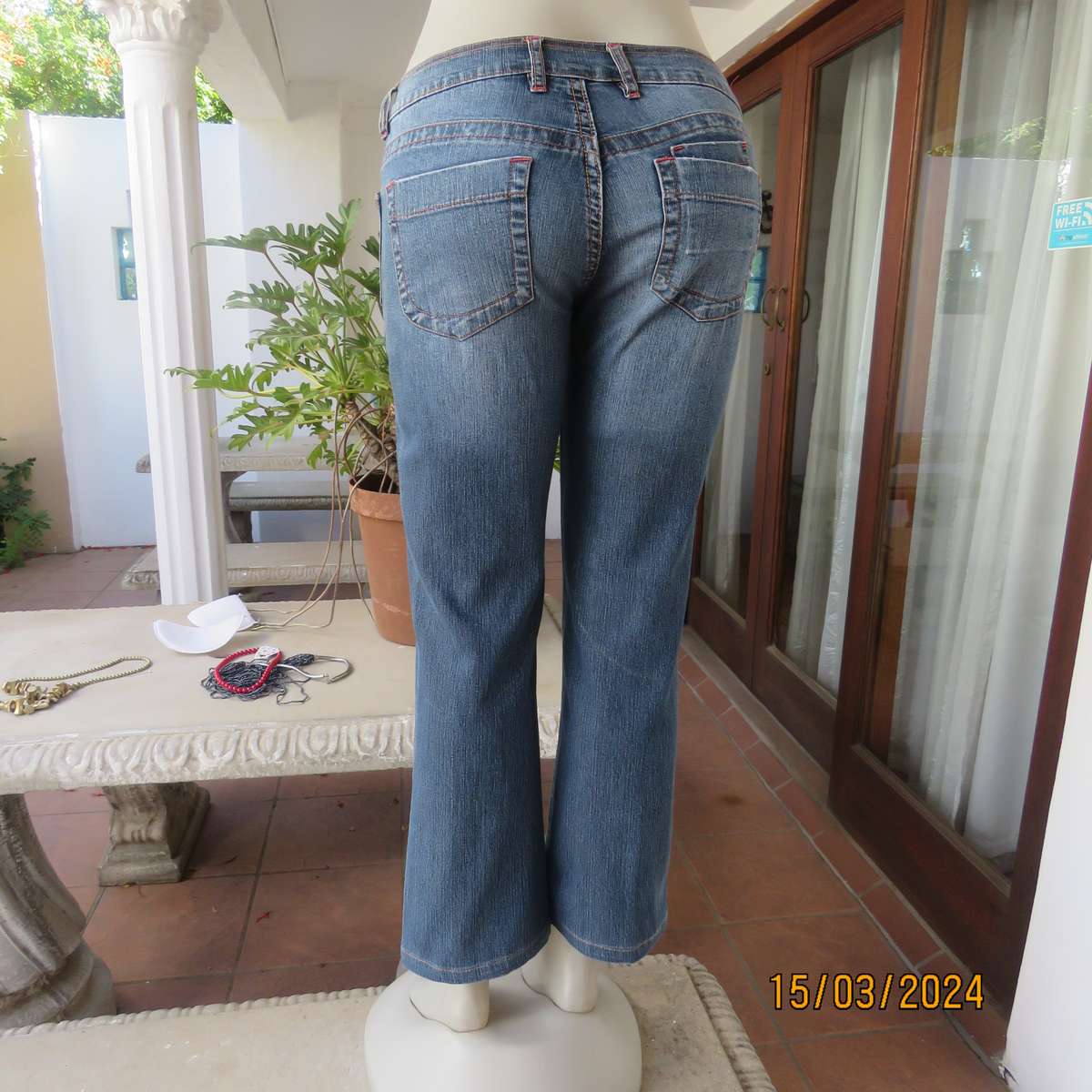 LEGIT light fit size 34 blue denim stretch cotton jeans. Bootlegged.