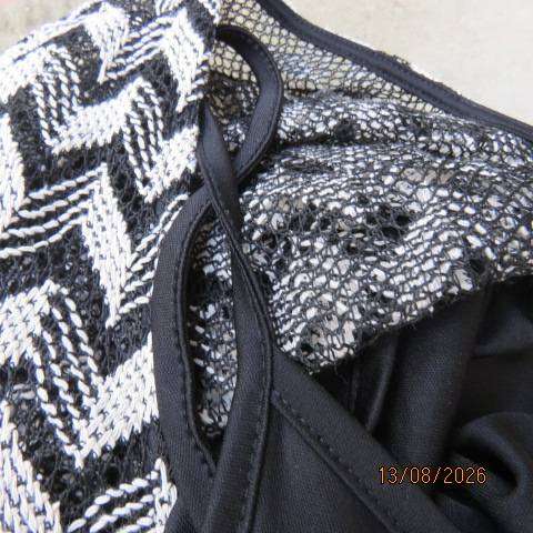 Black and white zig-zag pattern see-through polycotton short sleeve shift dress size 40