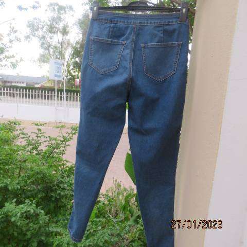 FIX high rise skinny denim jeans in polycotton stretch. Only back pockets. Size 32