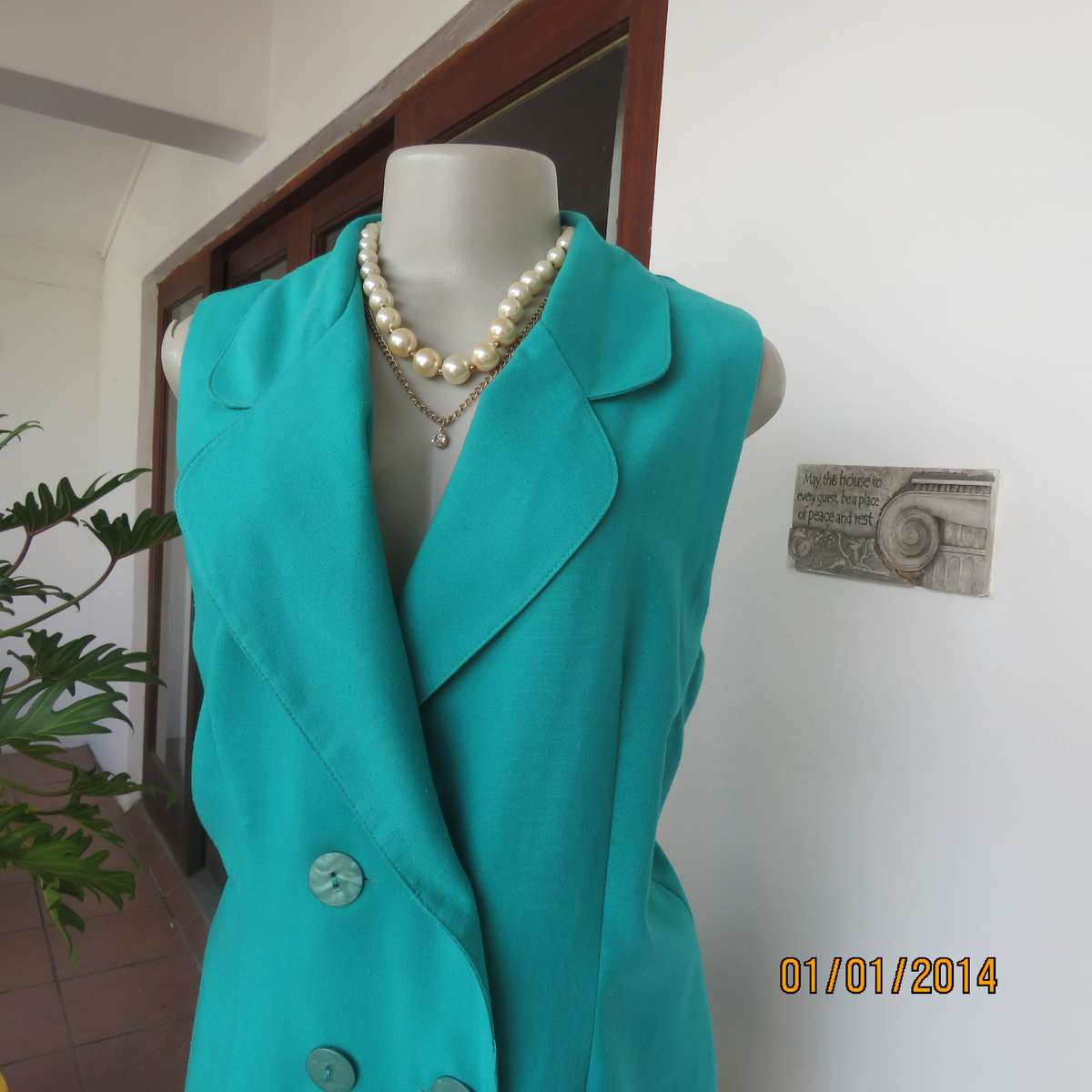 CASHWORTHS sleeveless double breast jacket in jade green size 42. As new