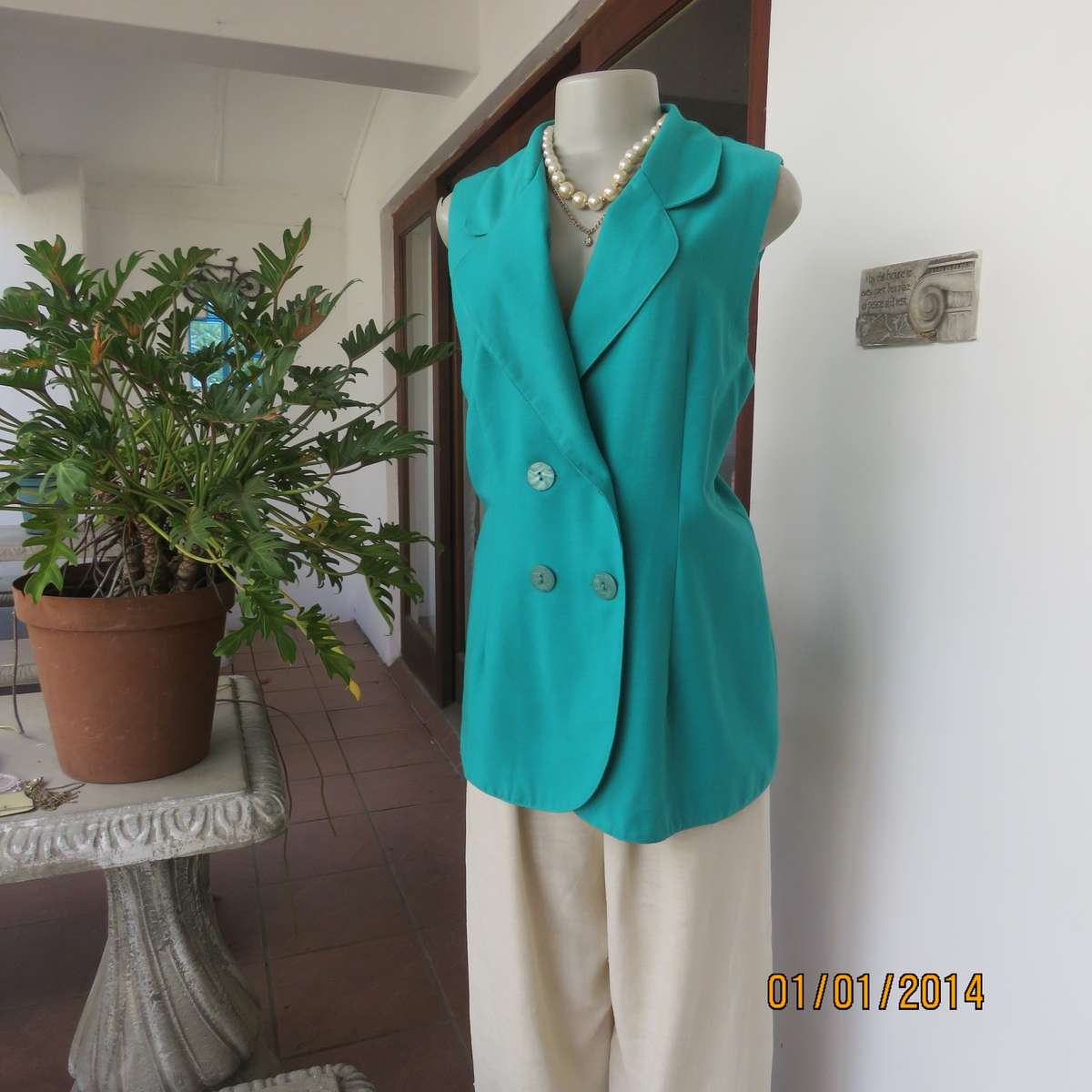 CASHWORTHS sleeveless double breast jacket in jade green size 42. As new