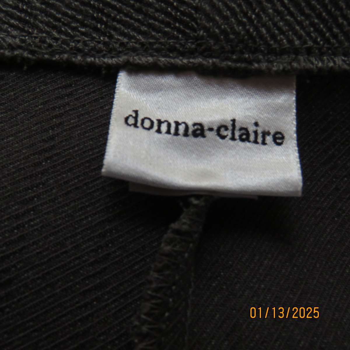 DONNA-CLAIRE poly-rayon stretch mottled grey striped straight legged pants size 40. As new cond.