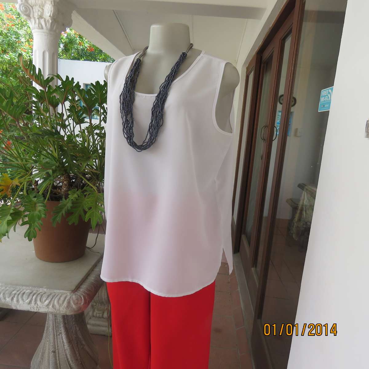 SAINT HONORE white silky polyester sleeveless cami style top. Size 40