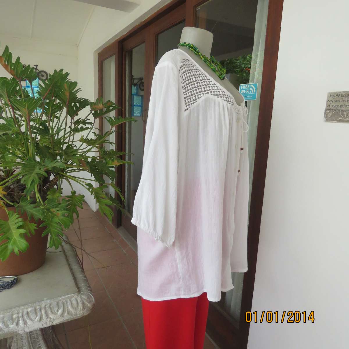 DONNA CLAIRE white creased cotton size 50 button down top. Lace-embroidered yoke.