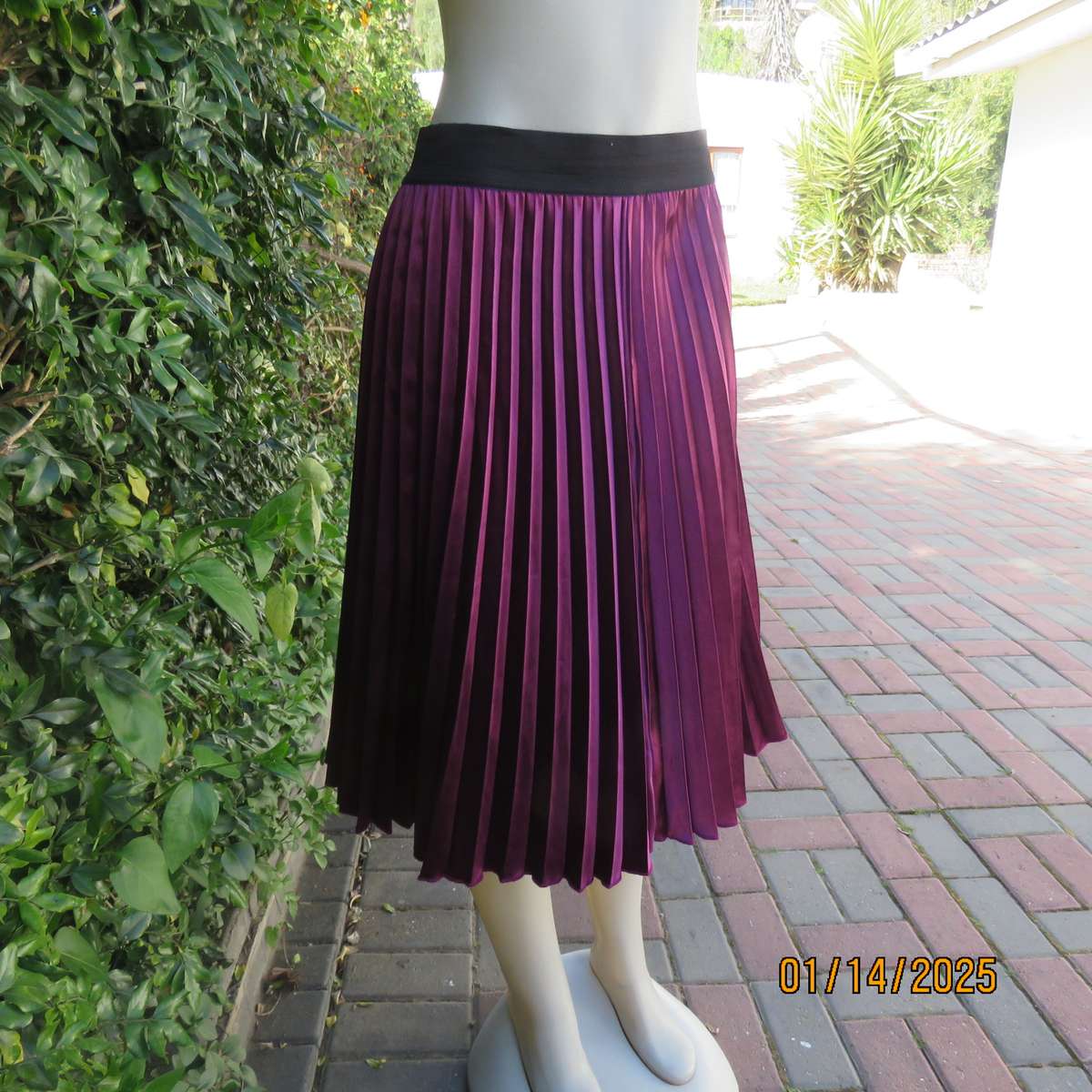 Amazing plum colour silky polyester perm. concertina pleated skirt.Black elastic waistband.Size 36