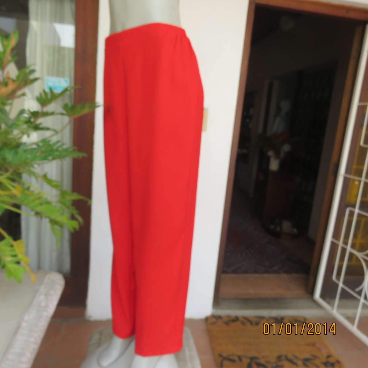 TORI red smart pants with tapering. Flat front. Elasticated sides-back. Size 38