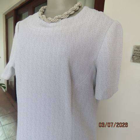 Vintage white and silver lurex crimplene shift dress size 40 with long zip at back