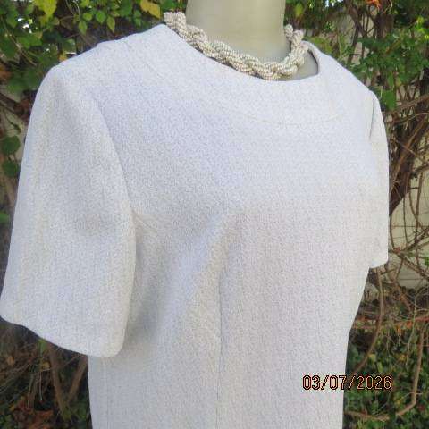 Vintage white and silver lurex crimplene shift dress size 40 with long zip at back