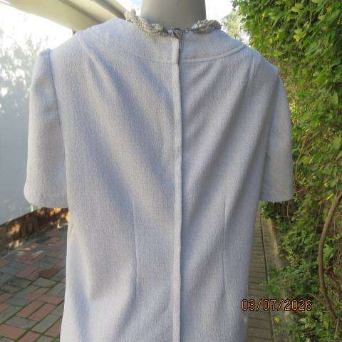 Vintage white and silver lurex crimplene shift dress size 40 with long zip at back
