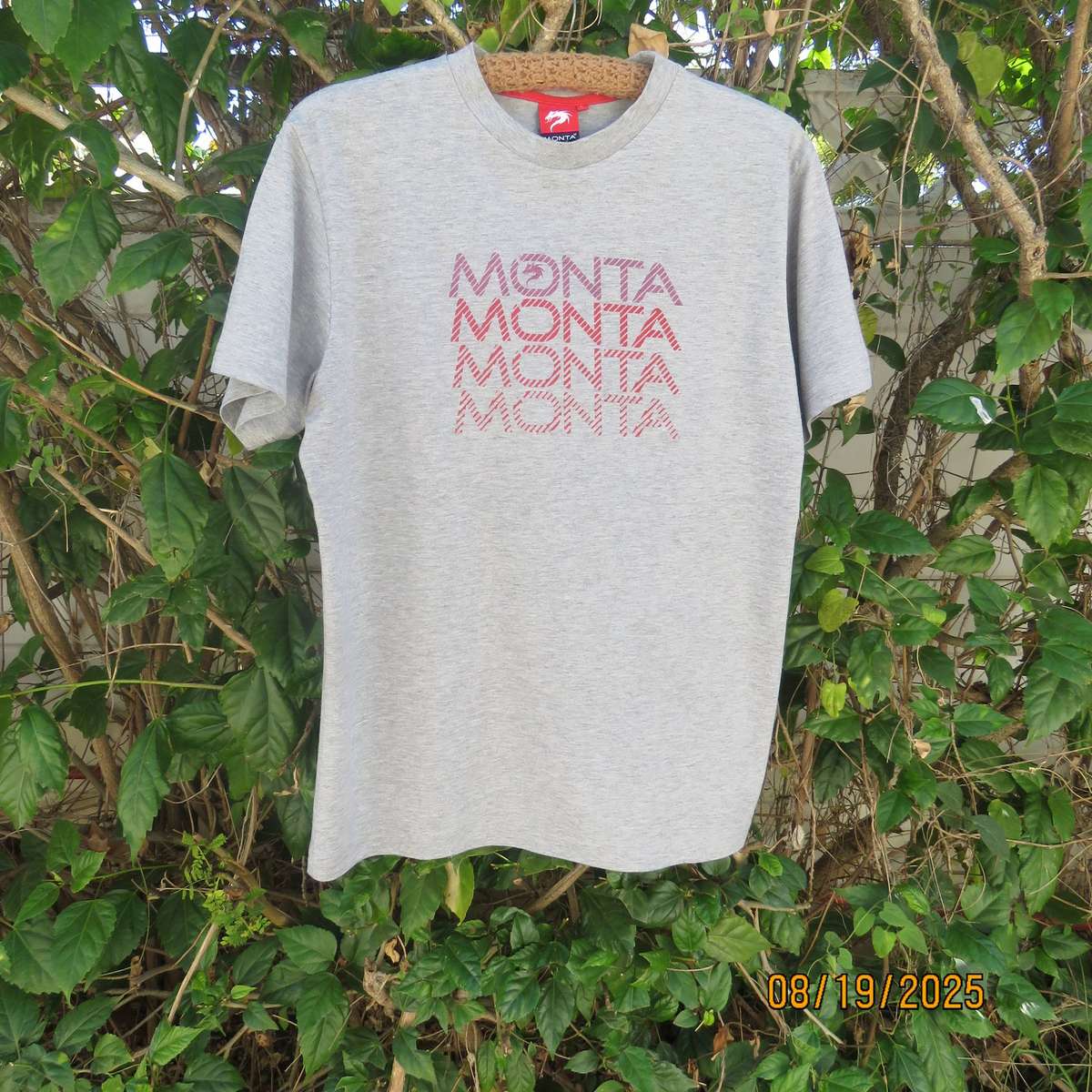 MONTA silver grey short sleeve men's T shirt with logo. Size large.