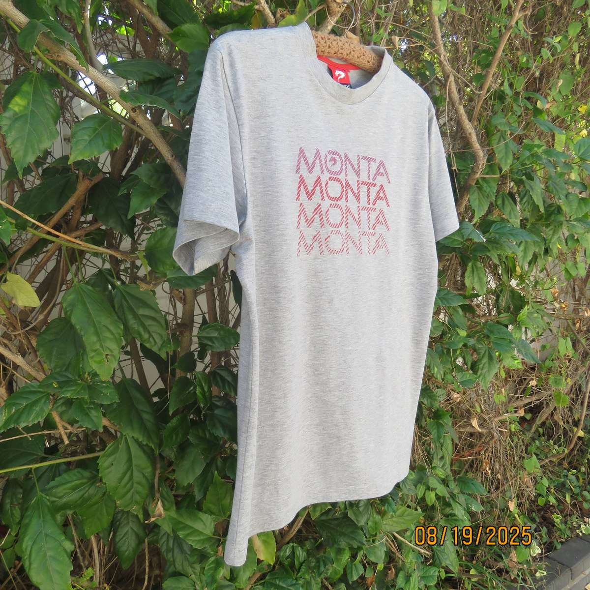 MONTA silver grey short sleeve men's T shirt with logo. Size large.