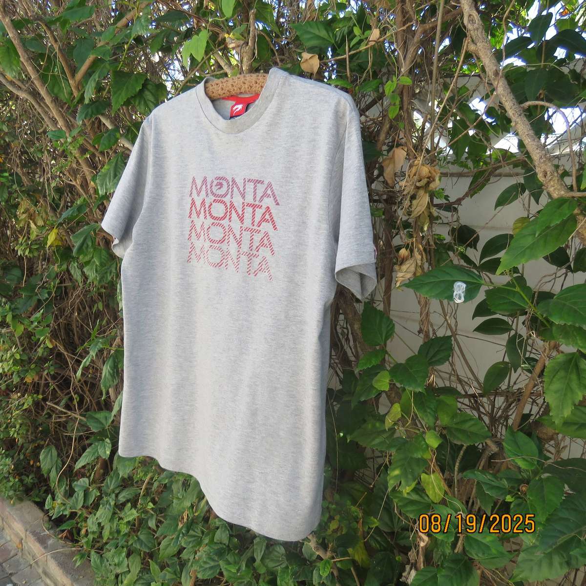 MONTA silver grey short sleeve men's T shirt with logo. Size large.