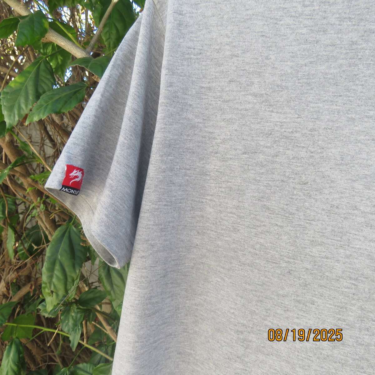 MONTA silver grey short sleeve men's T shirt with logo. Size large.