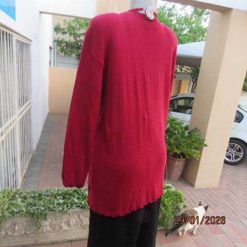 FOSHINI dark red cotton-viscose knit button down cardigan with crochet edgings. Size 40