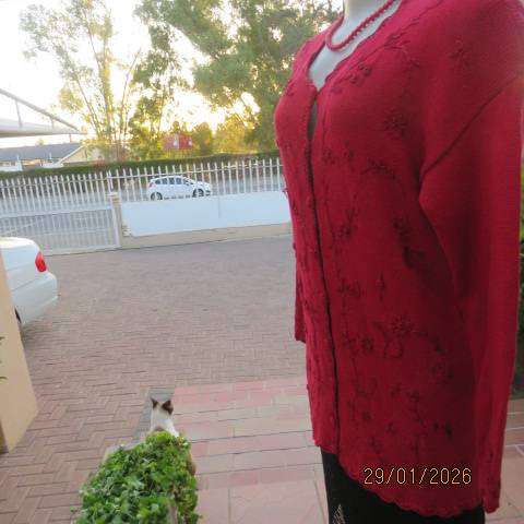 FOSHINI dark red cotton-viscose knit button down cardigan with crochet edgings. Size 40
