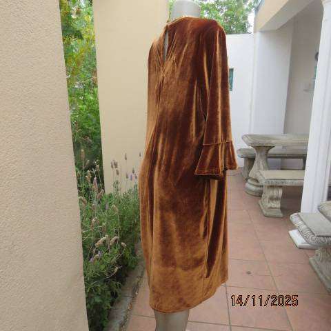 INSPIRE rich ochre colour long stretch polyester velvet dress. With peephole. Size 42