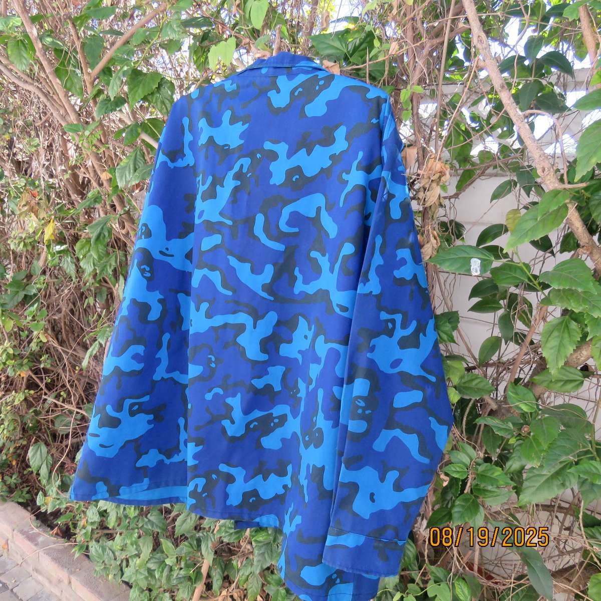 BRILLIANTECH blue camo rainproof long sleeve jacket. Large pockets. Size 5XL
