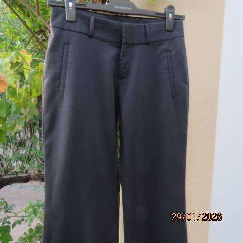 BANANA Republic dark grey cotton-modal stretch straight leg pants. Size 30