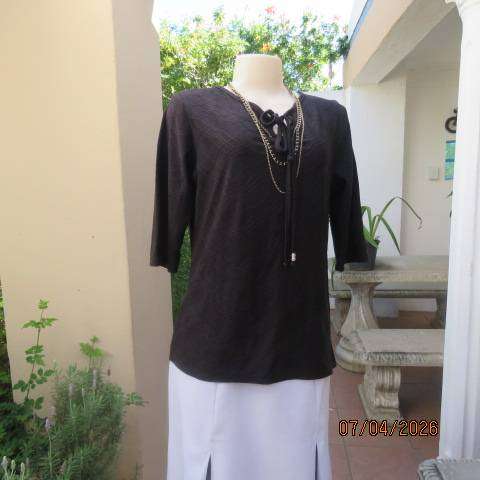 AMERIE black stretch polyester slip-over top with embossed criss-cross lines, size 38-40