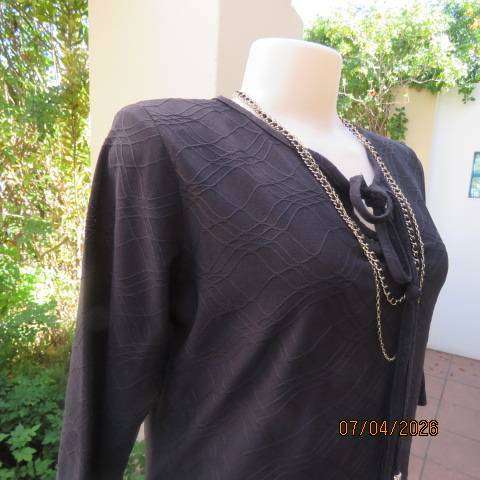 AMERIE black stretch polyester slip-over top with embossed criss-cross lines, size 38-40