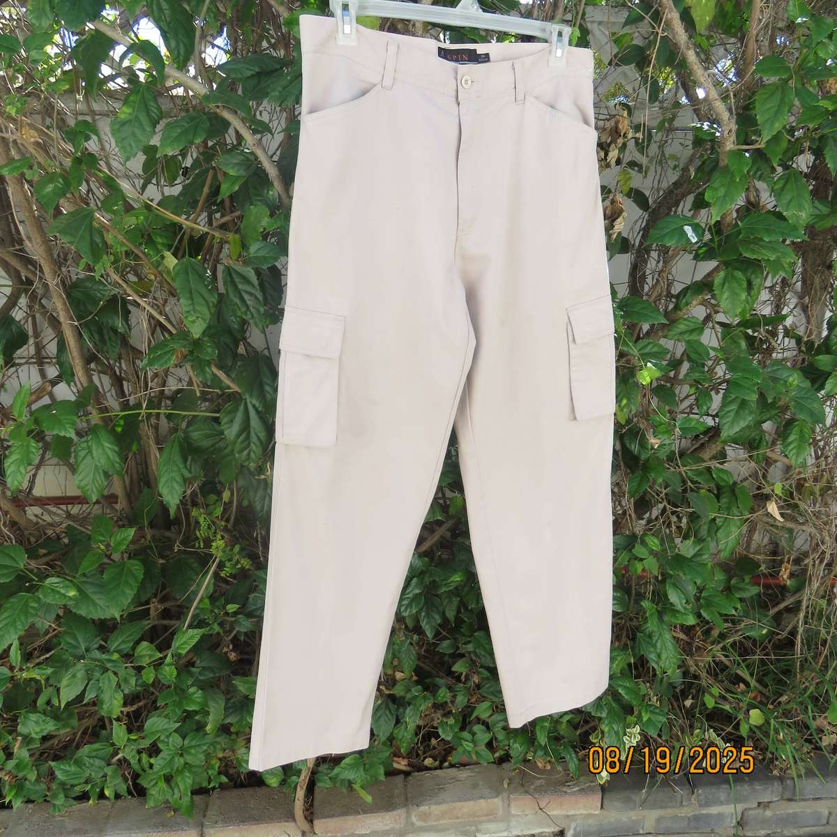 SPIN men's beige casual pants size 36. Pockets back-front. Bellows on leg sides.