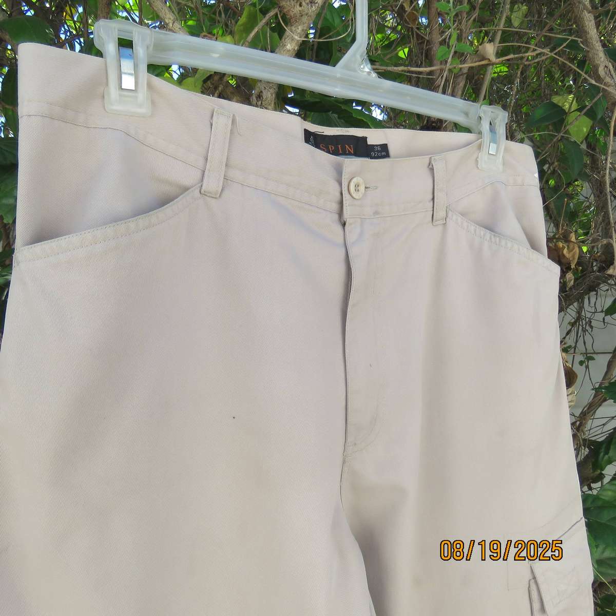 SPIN men's beige casual pants size 36. Pockets back-front. Bellows on leg sides.