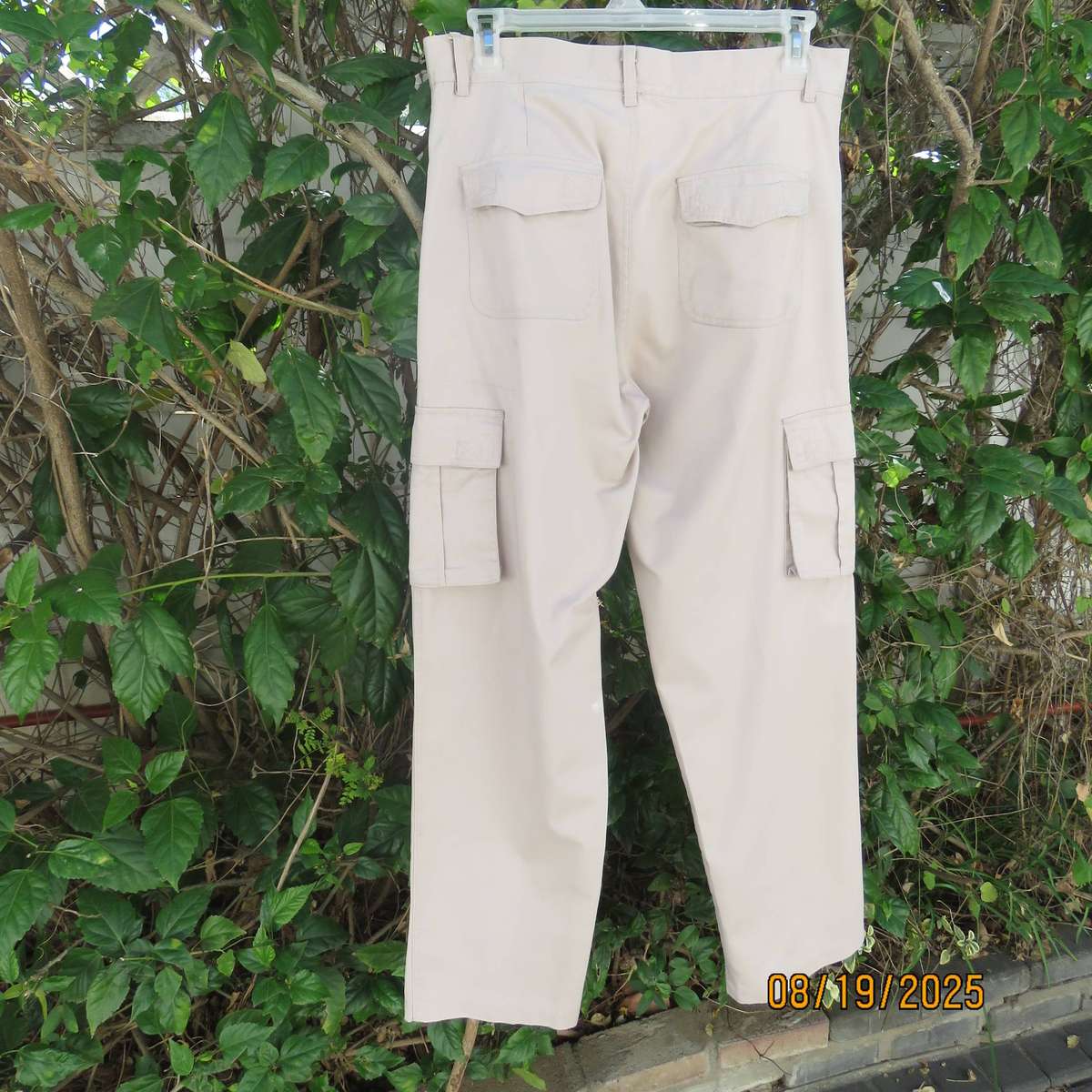 SPIN men's beige casual pants size 36. Pockets back-front. Bellows on leg sides.