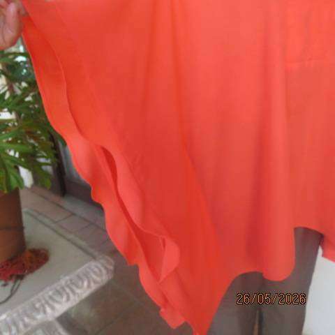 MILADYS elegant crimson slip-over top with banded V neckline, size 36-40