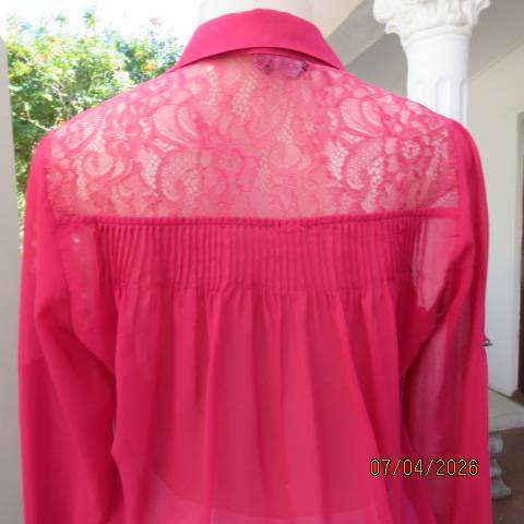FOREVER NEW magenta pink long sleeve blouse with tucking gathering, size 32
