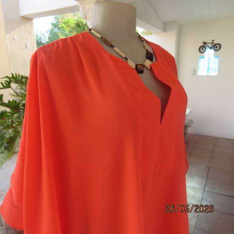 MILADYS elegant crimson slip-over top with banded V neckline, size 36-40