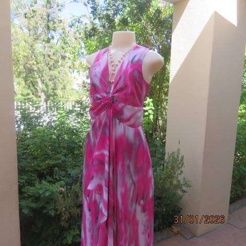 OASIS smart maxi dress in sheer pink-grey-white marble look polyester. Empire front. Size 36