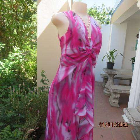 OASIS smart maxi dress in sheer pink-grey-white marble look polyester. Empire front. Size 36