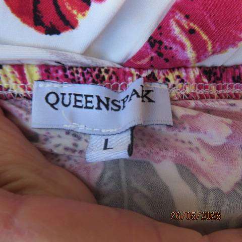 QUEENSPARK smart white stretch polyester top with bold crimson-red tulips, size 42