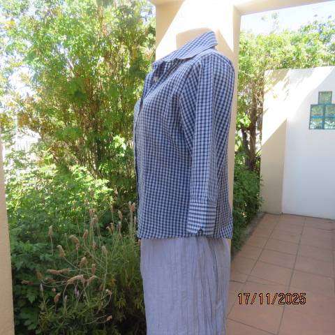 RIVER Trader blue-navy check polycotton button down top size 36.
